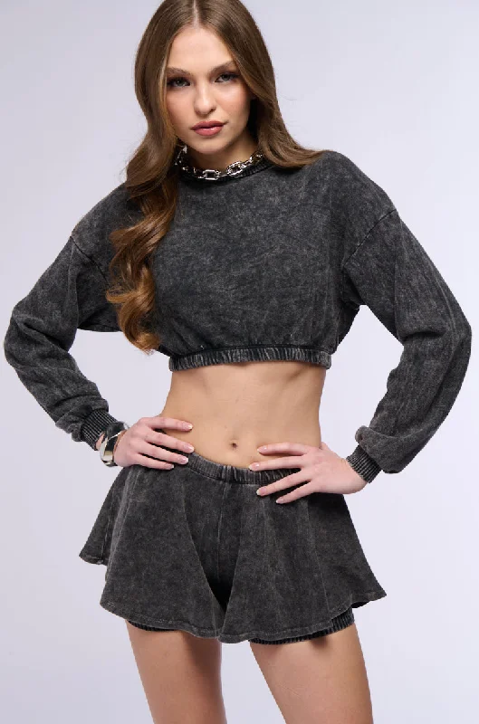 MYSTERY GIRL MINERAL WASH CROPPED SWEATSHIRT