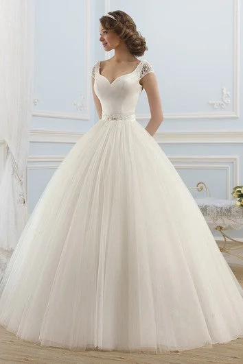 Ball Gown Long V-Neck Short-Sleeve Backless Tulle Dress With Beading