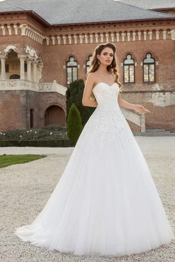 Floor-length Sweetheart Appliques Lace-up Tulle Dress